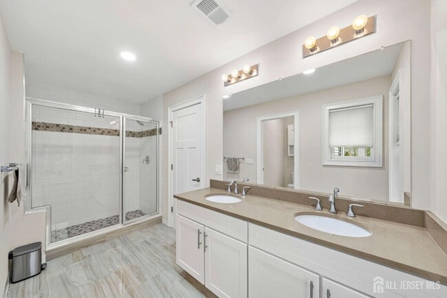 Building Photo - 2 Gonzalez Dr