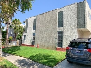 Building Photo - Beautiful 2 bed 2 bath for rent