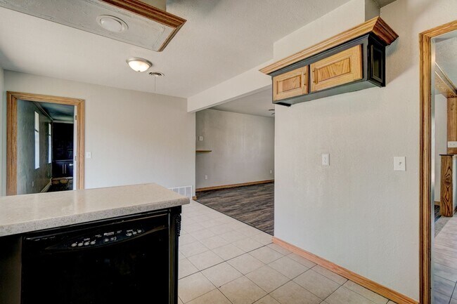 Building Photo - Nice 4 Bed 1.5 Baths Located near Tinker Diagonal