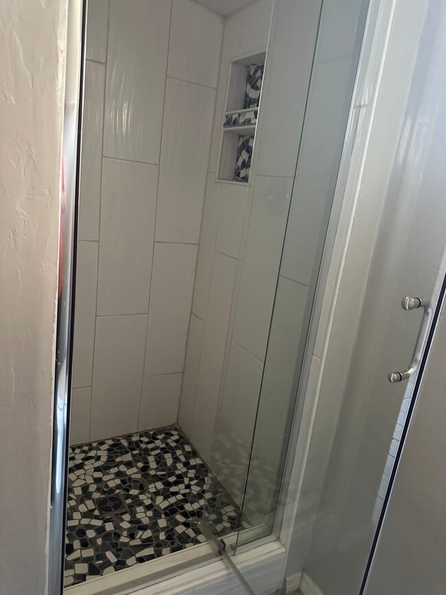 Building Photo - 1317 E Adams St