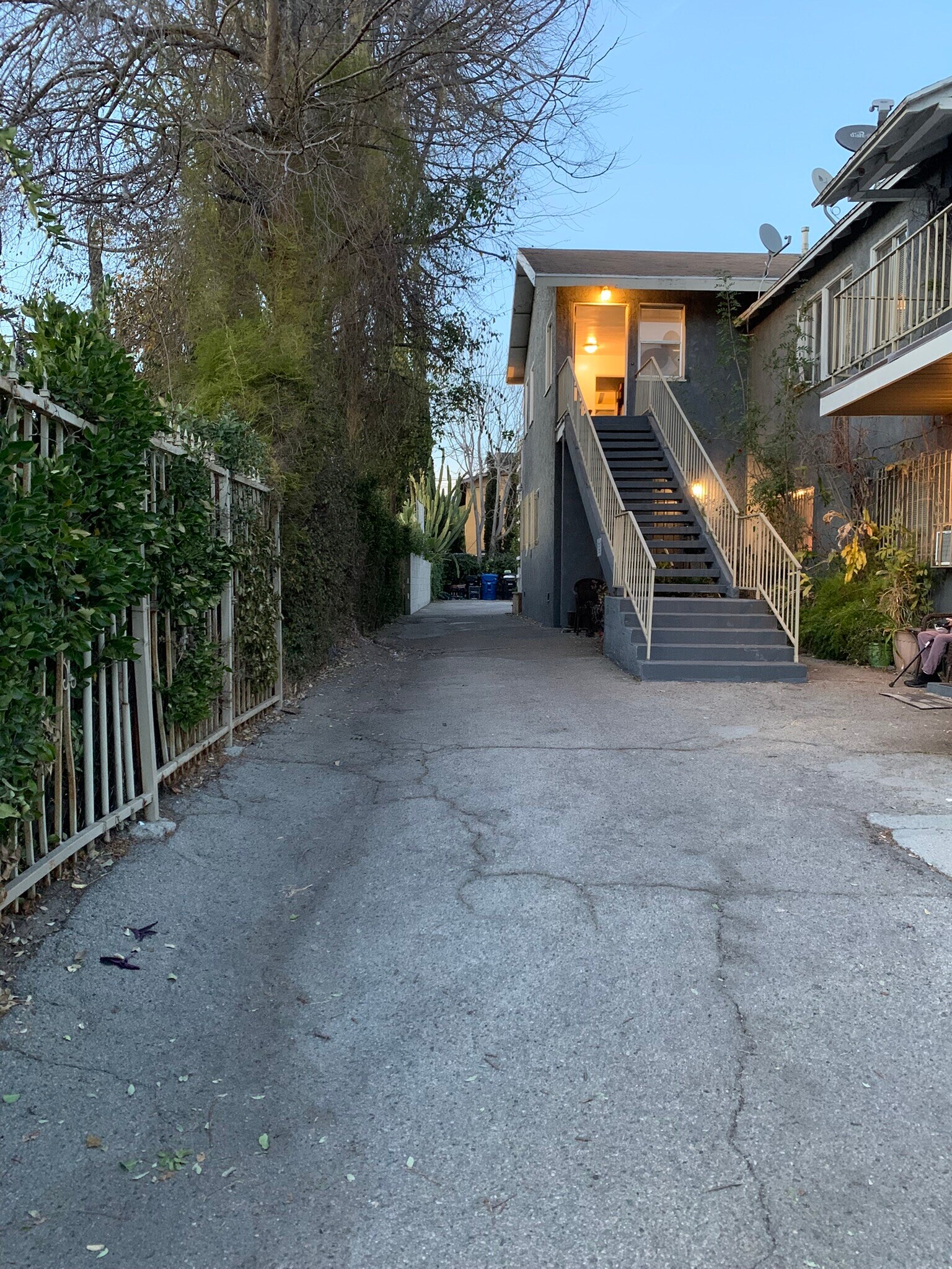 Building Photo - 4137 Chevy Chase Dr