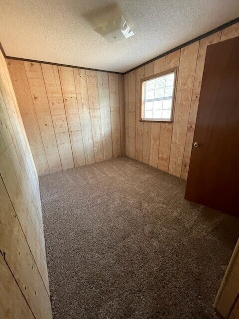 Building Photo - 3 Bedroom 1 bath apartment