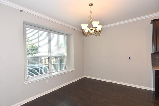 Building Photo - 13400 Briarwick Dr