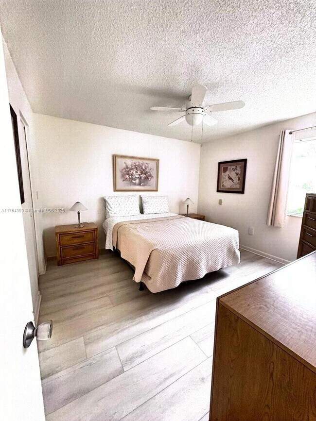 Building Photo - 3655 Boca Ciega Dr
