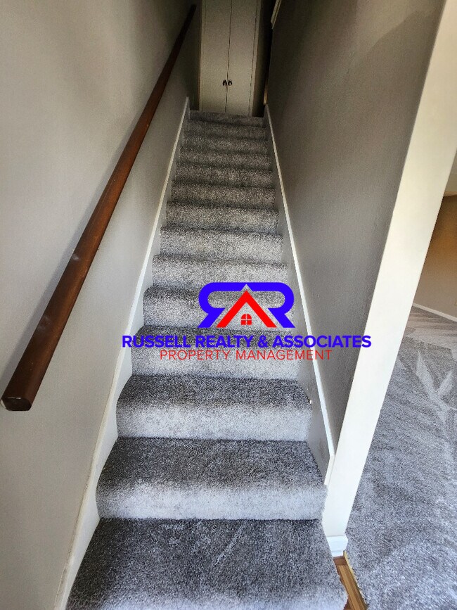 Building Photo - 1525 Applegate Ln