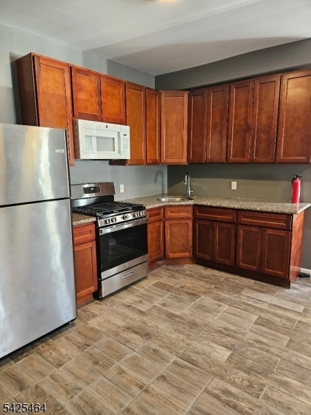 Building Photo - 310 Halsted St