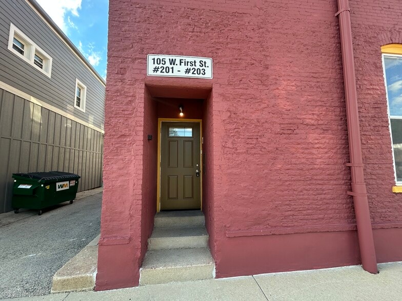 Building Photo - 105 W 1st St