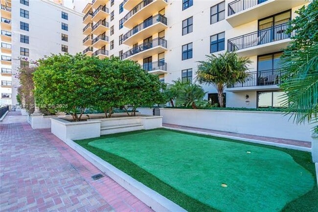 Building Photo - 888 Douglas Rd