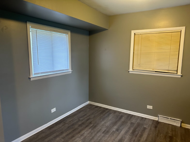 Building Photo - 1945 Owen St