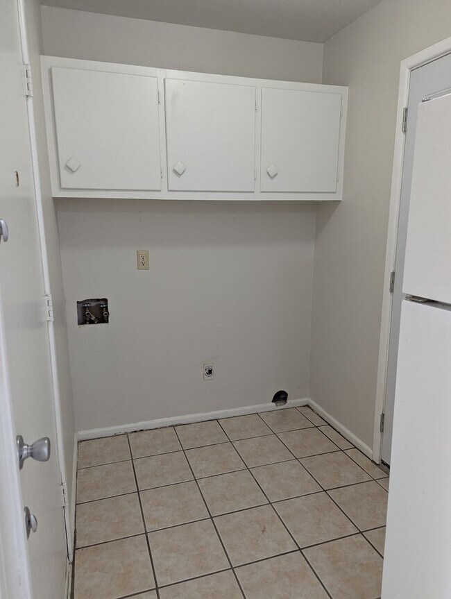 Building Photo - 2322 62