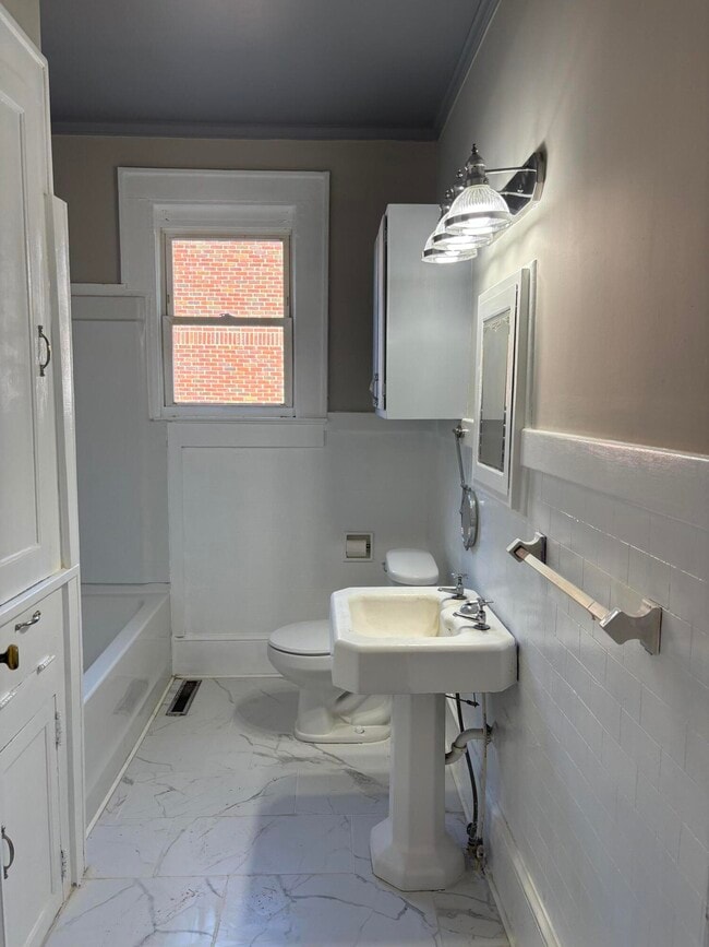 Building Photo - 41 W Charlotte Ave