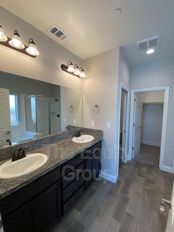 Building Photo - 1129 E Harter Dr