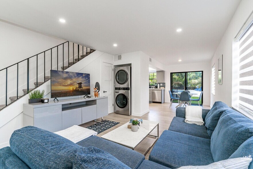 Building Photo - 807-809 Southwest 14th Court-SI FL2-ID1475657P