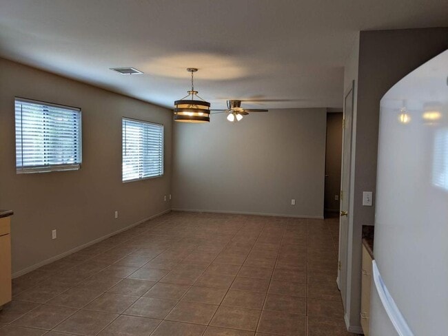 Building Photo - 4105 N Montezuma Ave