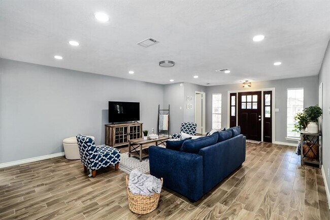 Building Photo - 4722 Northrup Dr