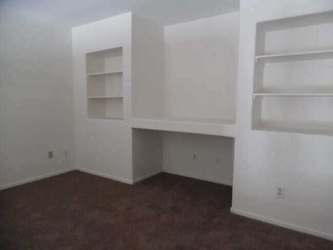 Building Photo - 5125 W Reno Ave