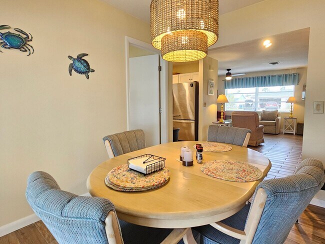 Building Photo - 426 Pineview Dr