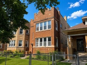 Building Photo - 5536 N Spaulding Ave
