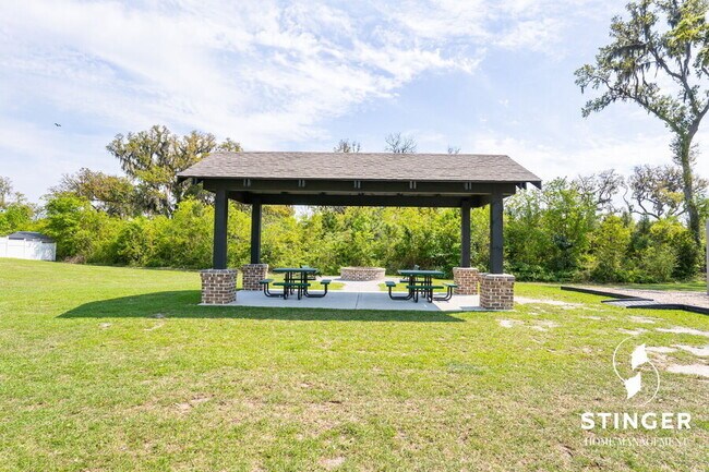 Building Photo - 71 Saluda Way