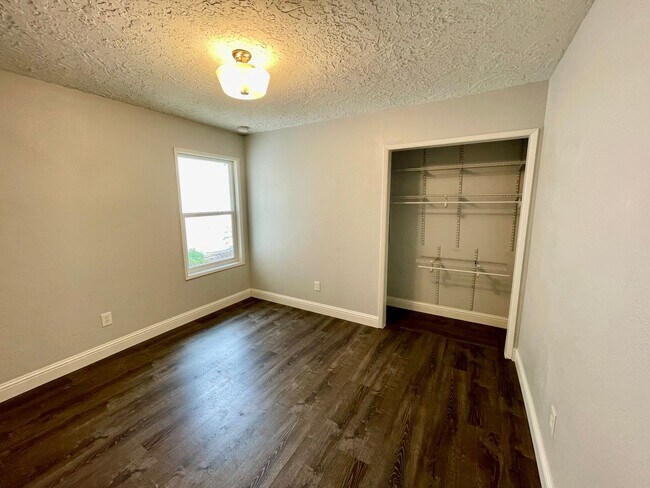 Building Photo - 1201-1203 Zeta Ct