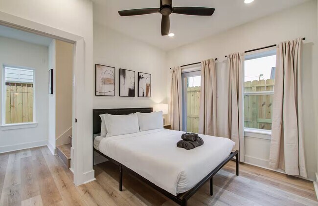 Building Photo - 3311 Daphne St