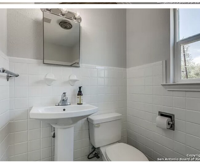 Building Photo - 229 Greer St