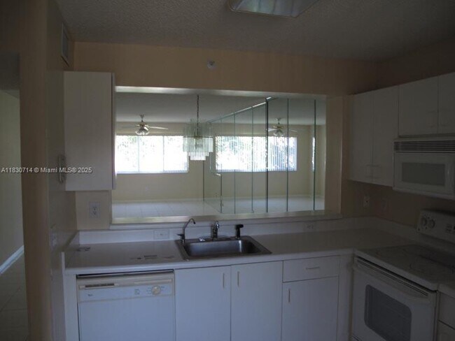 Building Photo - 9511 Weldon Cir
