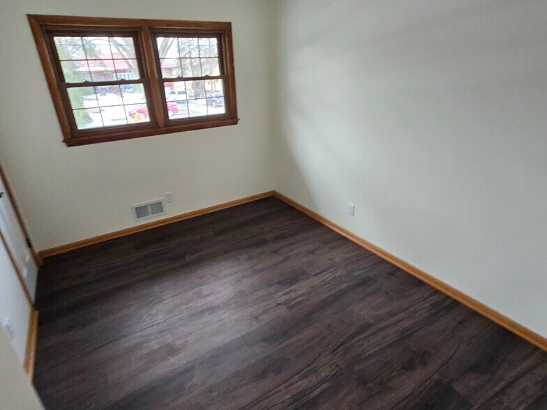 Building Photo - 1466 Charlton St