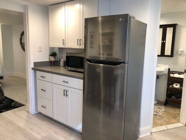 Basement apartment - 5151 MacArthur Blvd NW