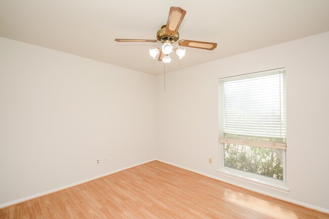 Building Photo - 7222 Pella Dr