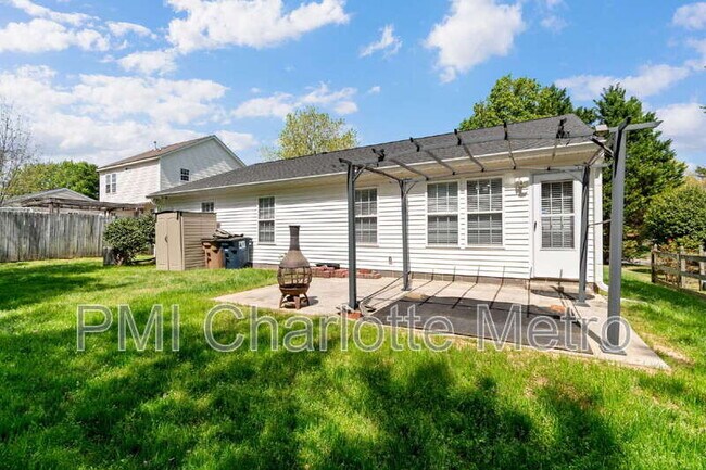 Building Photo - 3807 Crimson Wing Dr