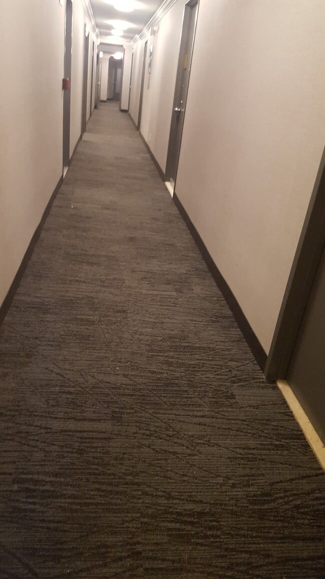 Building Photo - 7002 Kennedy Blvd E