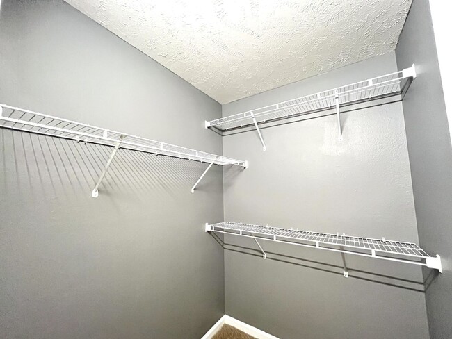 Building Photo - INDIAN PARK END UNIT TOWNHOME!