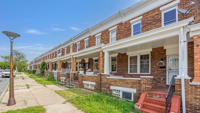 Building Photo - 3224 Kenyon Ave