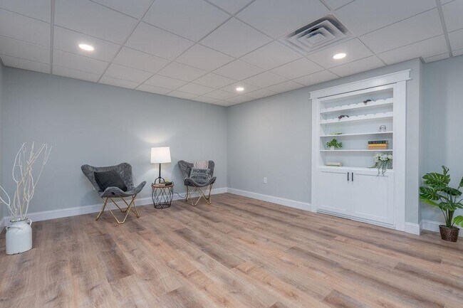 Building Photo - 310 Berry Pond Rd