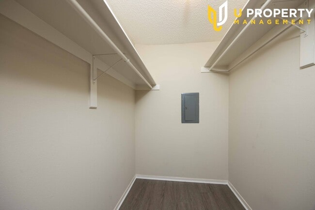 Building Photo - Updated Condo with New Vinyl Flooring & Ne...
