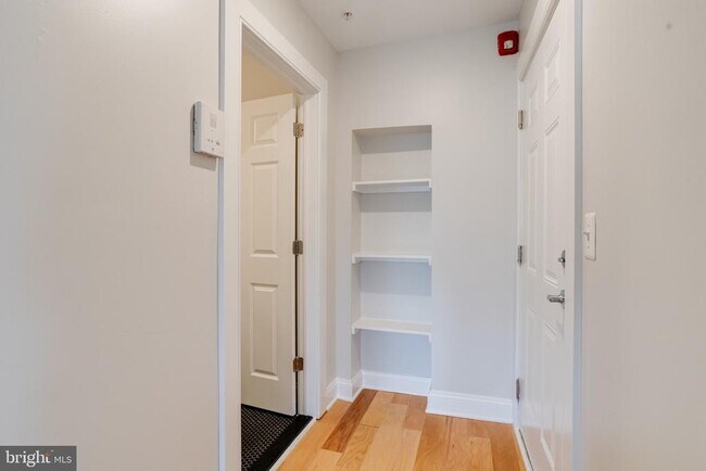 Building Photo - 847 Park Ave