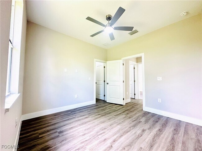 Building Photo - 771 Gaylord Ave S