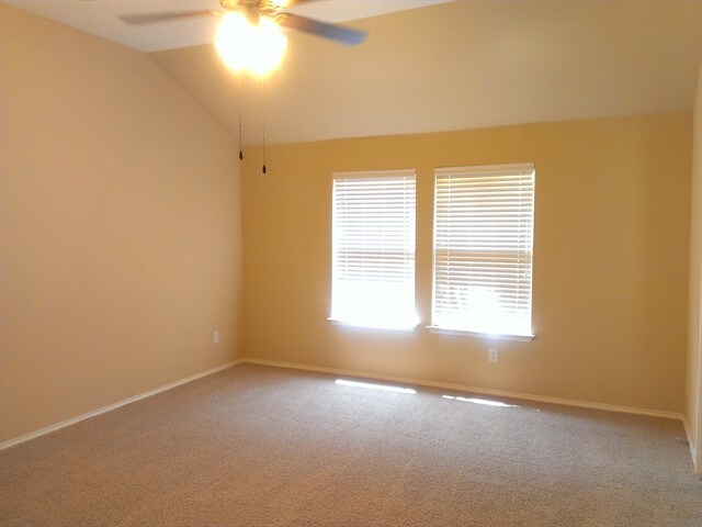 Building Photo - 5004 Birchwood Dr