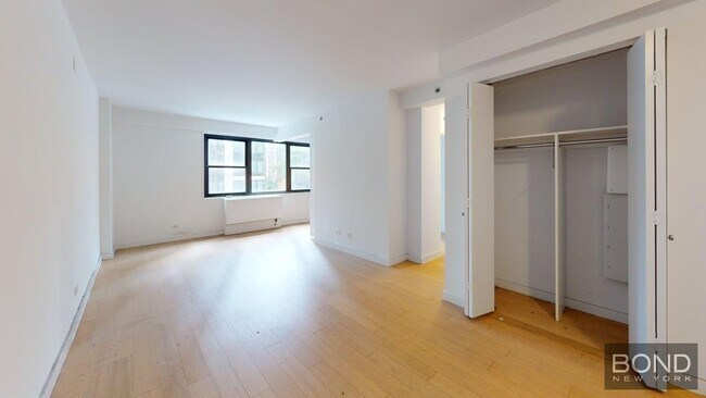 Building Photo - 222 E 39th St