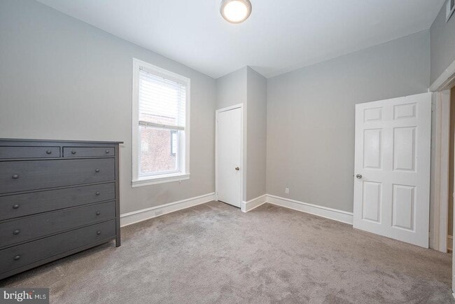 Building Photo - 524 S 3rd St