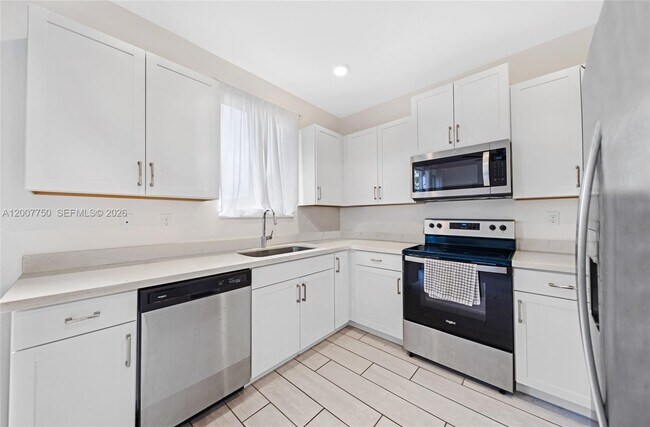 Building Photo - 1158 SE 23rd Ave