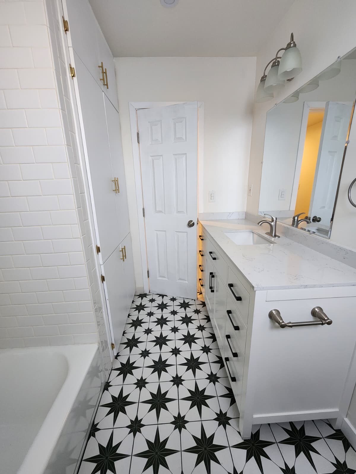 Building Photo - 1414 S Orange Grove Ave