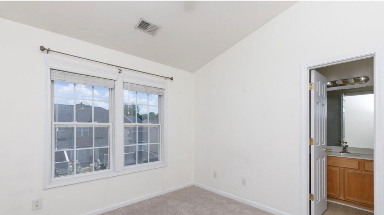Building Photo - 11625 Lioness St