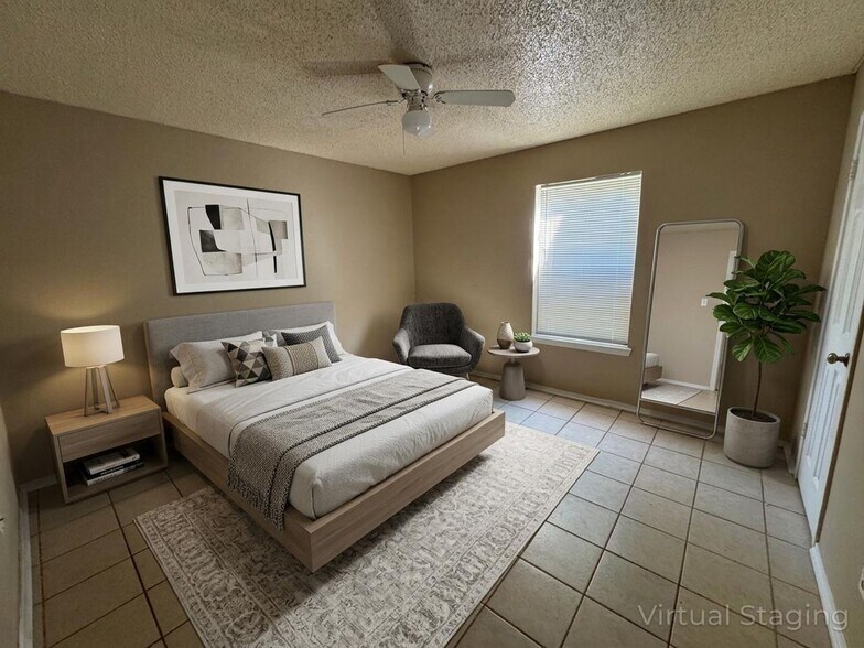 Building Photo - 2010 Cedarhill Dr