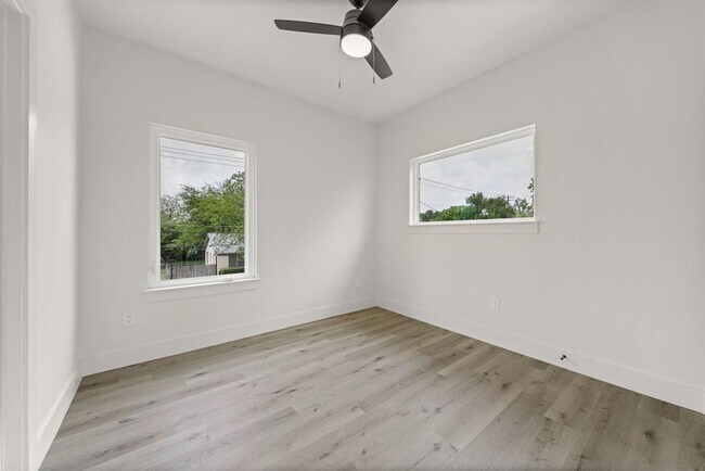 Building Photo - 8507 Hathaway Dr