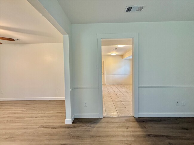 Building Photo - 2043 Cherry Laurel Dr