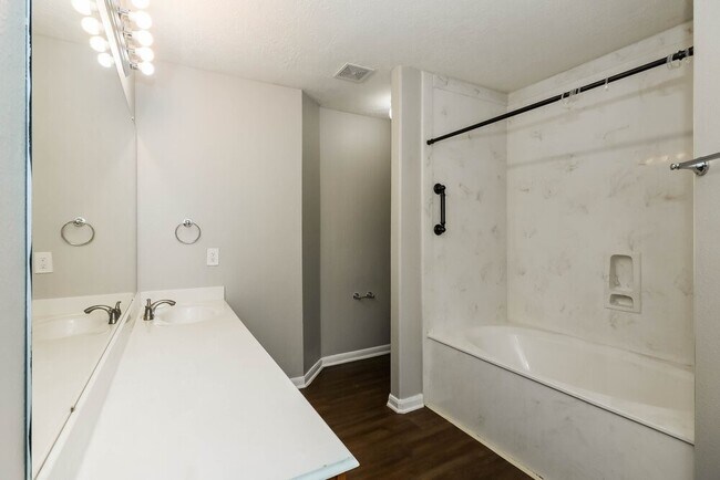 Building Photo - 32123 Decker Oaks Dr
