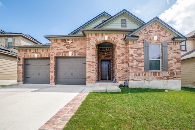 Building Photo - GORGEOUS 3-BEDROOM HOME WITH SPARKLING POOL