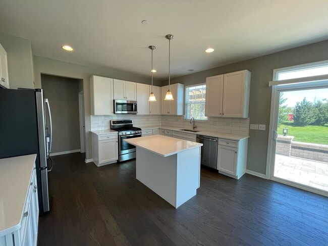 Building Photo - Single Family Home in Hoffman Estates